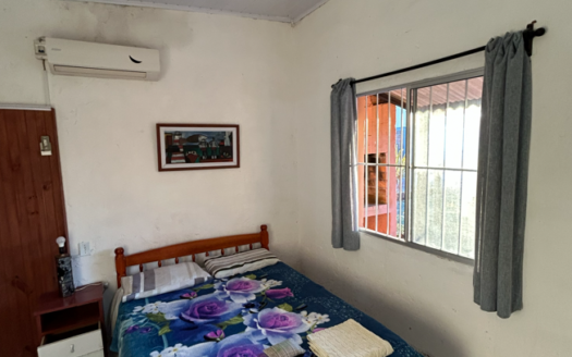 Três casas mobiliadas